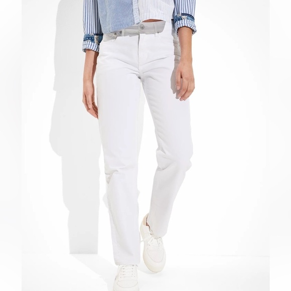 American Eagle Outfitters Denim - American Eagle White Denim 90’s Straight High Rise Jeans Women’s Size 4